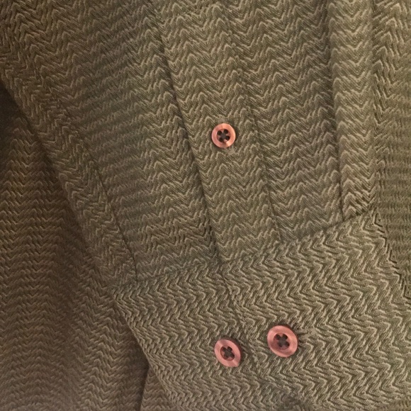 💚Button Down Shirt💚 - Picture 5 of 9